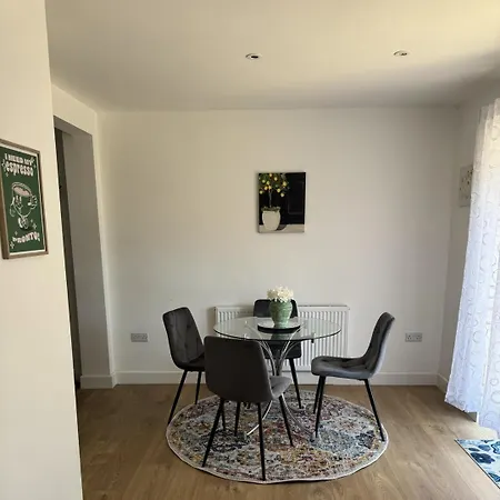 3br Family With Garden & Parking
