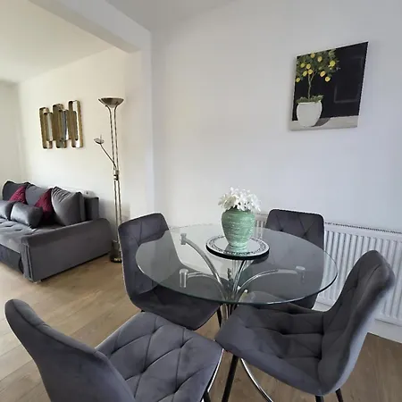 Holiday home 3br Family With Garden & Parking